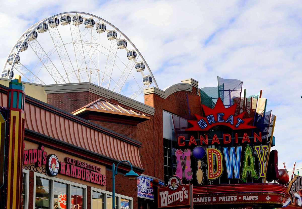 The Niagara SkyWheel above the Great Canadian Midway on Clifton Hill